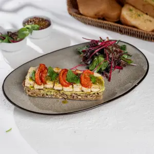 TOAST HALLOUMI TOMATO