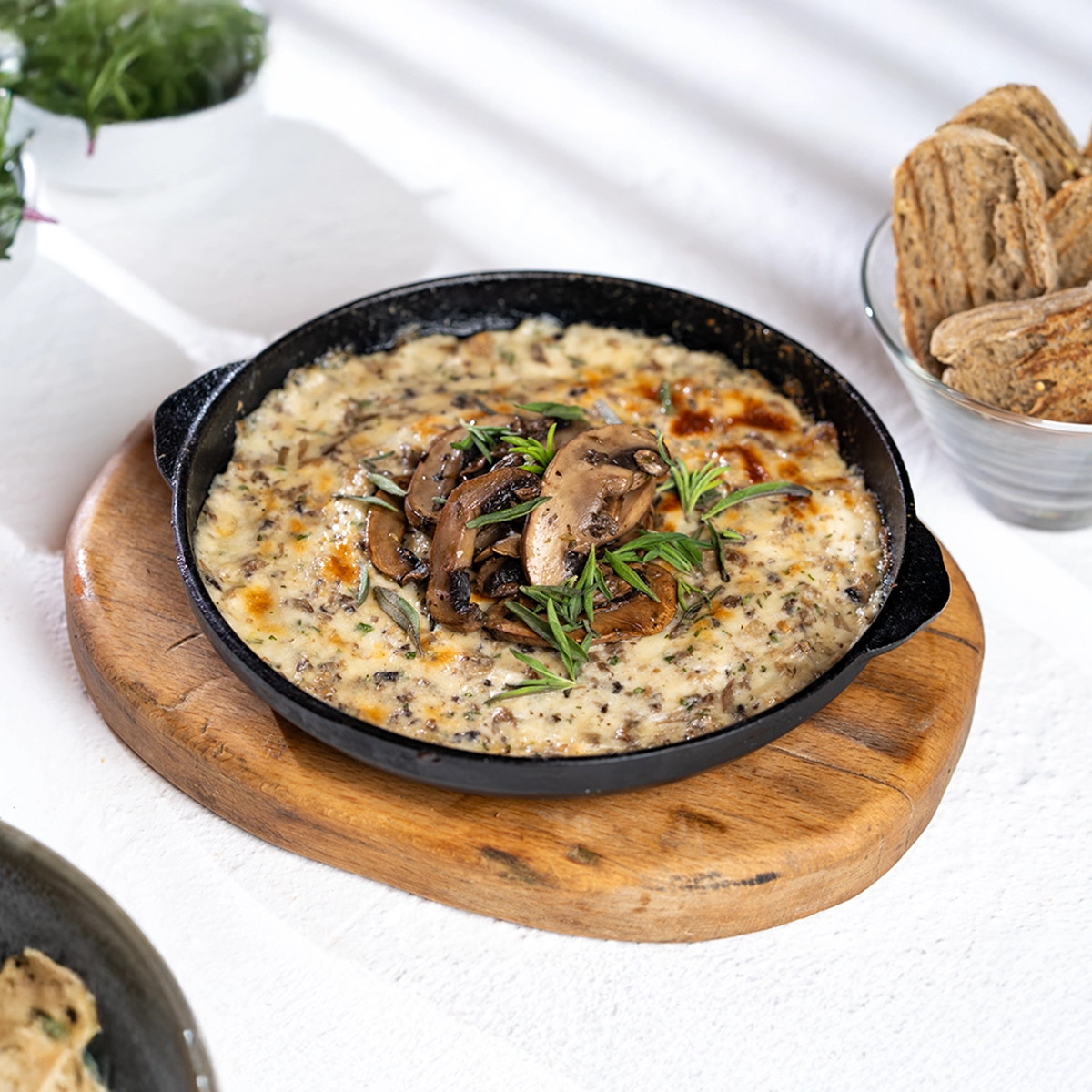 طاجن الفطر  و الاجبان